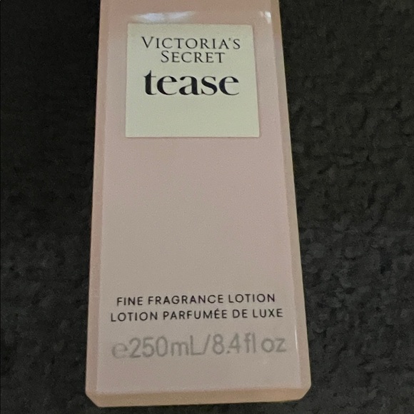 Victoria's Secret Tease Pink Lotion - Picture 2 of 3